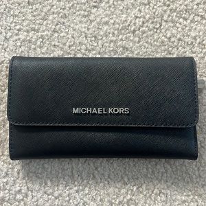 Michael Kors Jet Set Women's Large Trifold Travel Wallet in Black